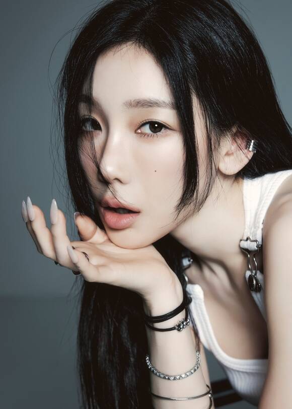 태연의 첫 컴필레이션 앨범 'Panorama : The Best of TAEYEON'은 12월 1일 오후 6시 발매된다./SM엔터테인먼트