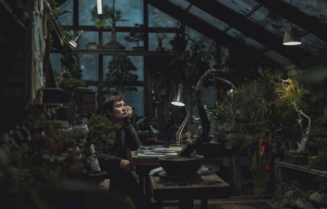 영화 '어쩔수가없다' 박찬욱 감독, 네 번째 감독상 수상으로 거장의 품격 증명, 손예진-이성민, 주·조연상 나란히 수상하며 연기력 입증