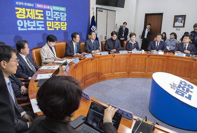 더불어민주당 정청래 대표가 17일 국회에서 열린 최고위원회의에서 발언하고 있다. 연합뉴스