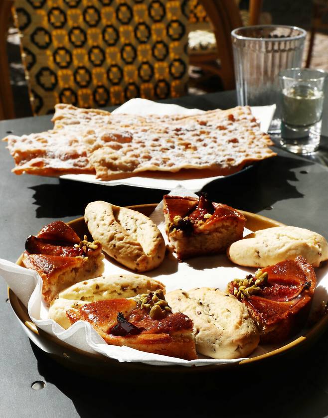 ‘줄리앵과 함께하는 아비뇽 구르메 투어’를 통해 경험한 간단한 간식들. 박미향 기자