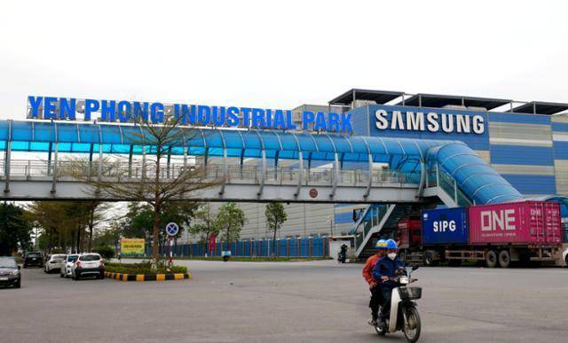 삼성전자 베트남 생산공장이 위치한 베트남 박닌성 옌퐁 산업단지에서 오토바이를 탄 노동자들이 이동하고 있다. 박닌=허경주 특파원