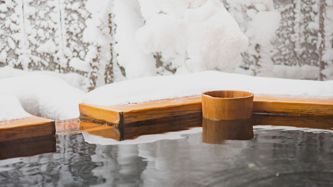 겨울 일본 야외 온천 / 사진= 라쿠텐 트래블