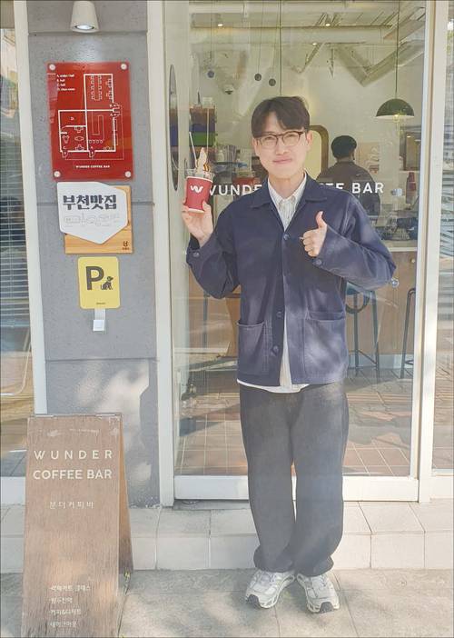 김길영 분더커피바 대표 1985년생/ 2018년 코리아팀바리스타챔피언십 우승/ 2019년 분더커피바 역곡본점(현)/ 2022년 신촌분점(현)/ 2025년 현대백화점 송도아울렛점(현), 카머커피 로스터즈(현) [분더커피바 제공]