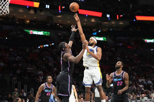 골든스테이트는 이날 주전들이 빠진 상황에서도 분전했으나 마이애미에 졌다. 사진= AP= 연합뉴스 제공