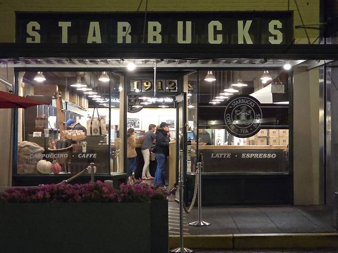 시애틀 스타벅스 1호점 간판