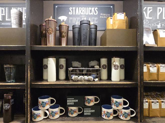 시애틀 스타벅스 1호점 굿즈들