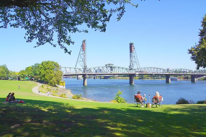 역동적이면서도 평화로운 포틀랜드의 사우스호손 워터프런트 공원