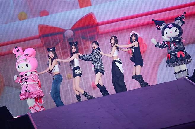 [도쿄=뉴시스] 르세라핌 '2025 르세라핌 투어 '이지 크레이지 핫(EASY CRAZY HOT)' 앙코르 인 도쿄 돔' 현장. (사진 = 쏘스뮤직 제공) 2025.11.20. photo@newsis.com *재판매 및 DB 금지