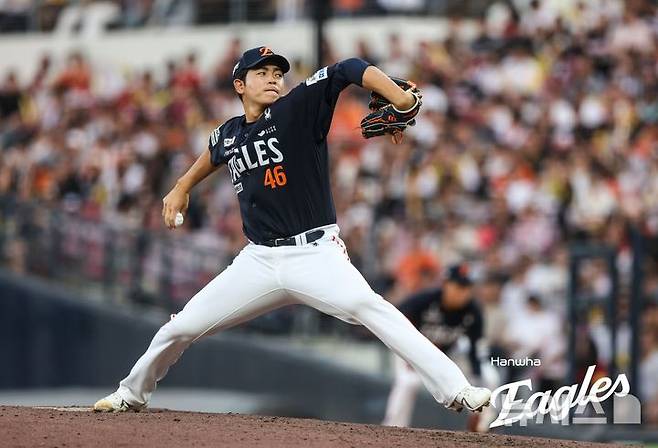 [서울=뉴시스] 프로야구 한화 이글스의 우완 불펜 이태양이 6일 광주 기아-챔피언스필드에서 열린 2025 신한 쏠뱅크 KIA 타이거즈와의 경기에 등판해 역투하고 있다. (사진=한화 이글스 제공) 2025.11.19.
