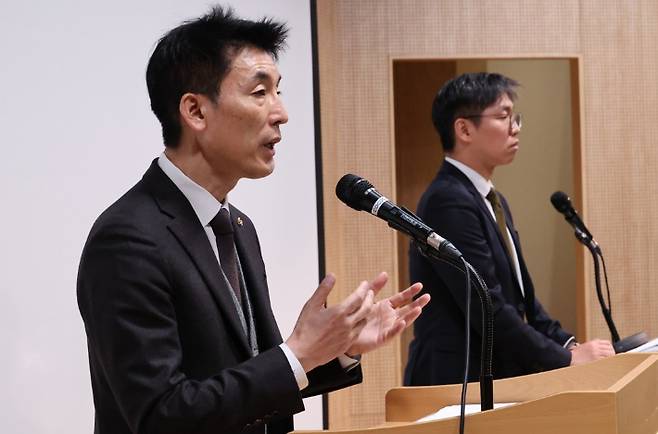 김용현 전 국방부 장관 변호인단인 이하상 변호사가 지난해 12월 26일 오전 서울 서초구 한국컨퍼런스센터에서 기자회견을 하고 있다. 연합뉴스