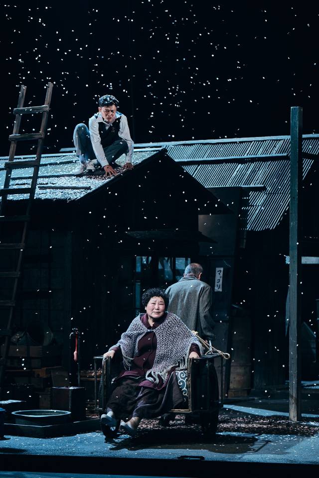 연극 '야끼니꾸드래곤'의 공연 모습. 사진 제공=예술의전당