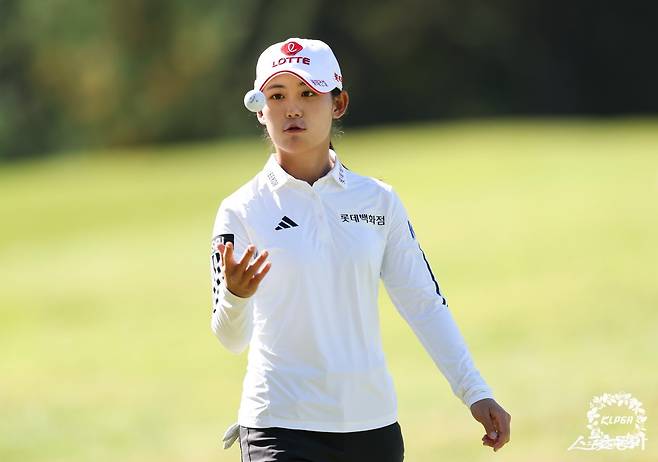 KLPGA 투어 2025시즌 최종전 우승자 황유민이 내년 미국 무대 진출에 앞서 100% 온라인 팬 투표로 선정되는 인기상 2연패에 도전한다. 사진제공 | KLPGA
