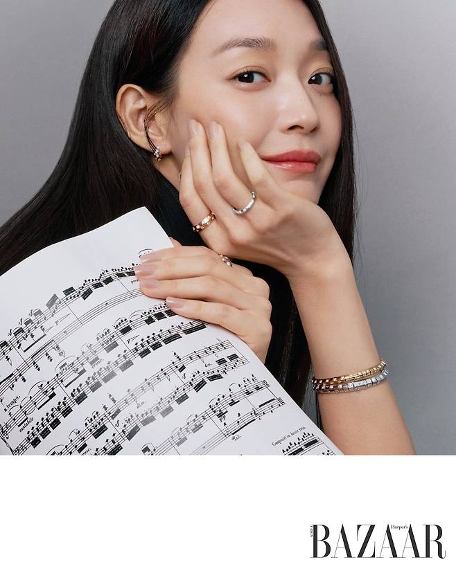 배우 신민아. 하퍼스 바자 제공