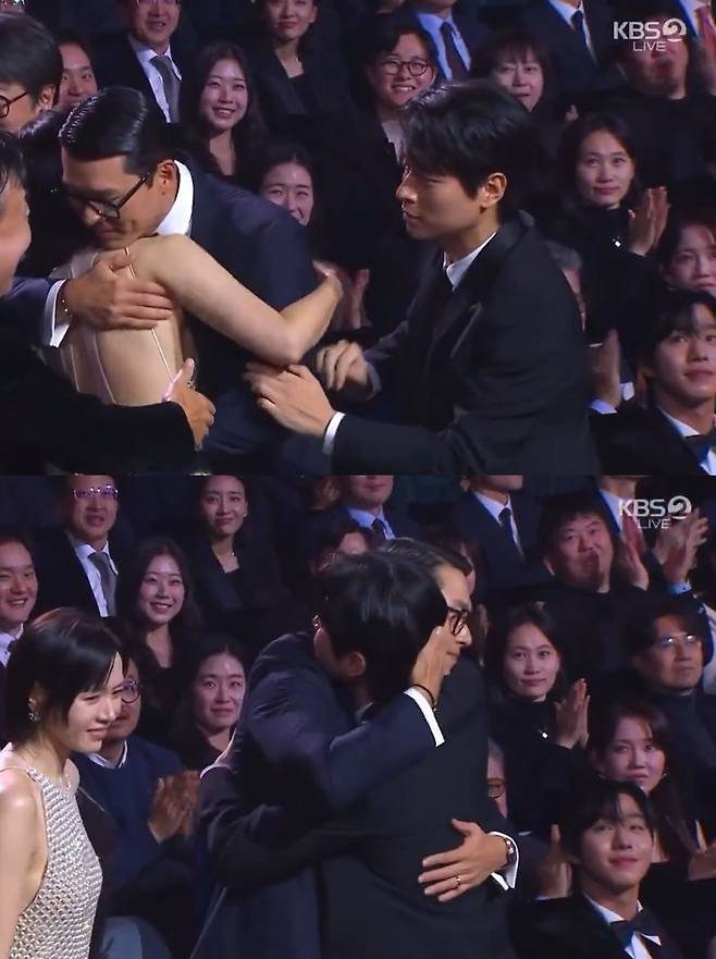 제46회 청룡영화상서 남우주연상 수상자로 불린 현빈이 아내 손예진과 포옹하고 있자 자신도 안아달라며 방해하는 박정민. 사진|KBS2 캡쳐