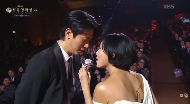 배우 박정민(왼쪽)과 화사.