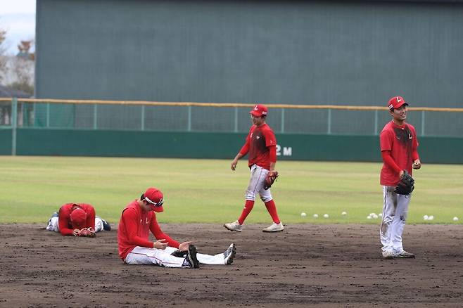 ▲ 가고시마 유망주 캠프에서 밀도와 강도 모두 높은 훈련량을 소화하고 있는 SSG 선수단 ⓒSSG랜더스