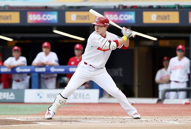 ▲ 리그 최고 유격수 중 하나이자 SSG 팀 전력의 핵심인 박성한 ⓒSSG랜더스