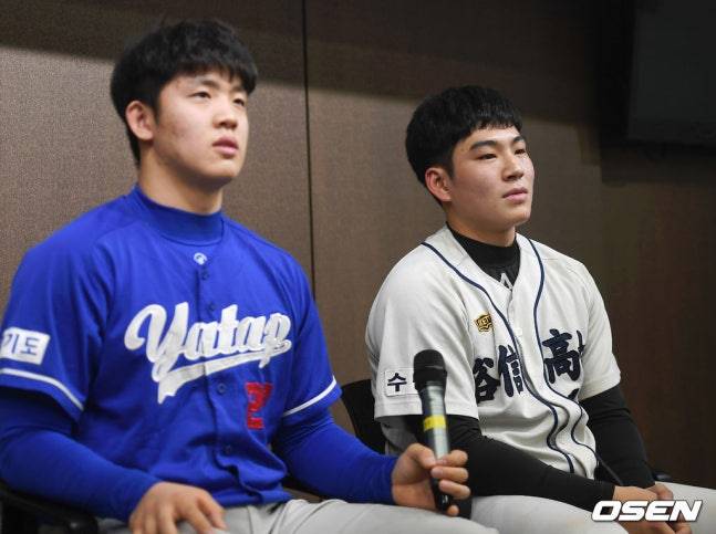 2019년 고3 시절 야탑고 안인산(왼쪽)과 유신고 강현우(KT 지명).