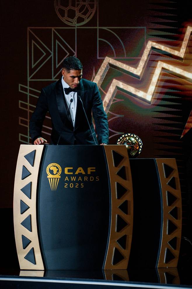 2025 아프리카 올해의 선수상을 수상한 파리 생제르맹(PSG)·모로코 국가대표 아슈라프 하키미. /사진=하키미 SNS 캡처