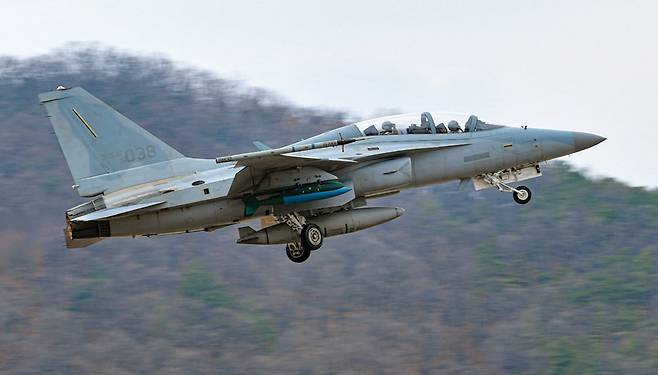 한국산 FA-50 경공격기. 최근 4.5세대 전투기 도입 사업에 나선 필리핀은 현재 운용 중인 FA-50에 이어 KF-21에도 관심을 보이고 있다. 공군 제공