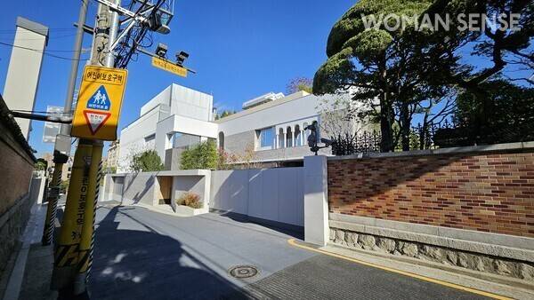 이재현 CJ 회장은 아들 이선호 실장이 보유한 장충동 부지에 새 단독주택을 지어 살고 있다.&nbsp; 사진=유시혁 기자