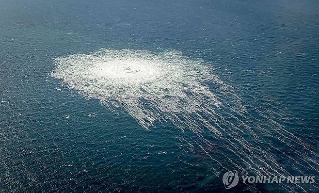 덴마크 국방사령부가 공개한 2022년 노르트스트림 폭파 가스 누출 현장 모습 [AFP=연합뉴스. 재판매 및 DB 금지]