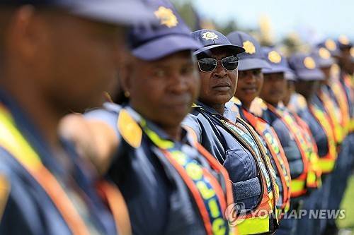 남아공 경찰 [로이터 연합뉴스 자료사진 재판매 및 DB 금지]