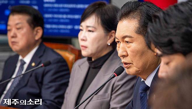 정청래 더불어민주당 대표가 11월5일 국회 본청 당대표회의실에서 최고위원회를 주재하는 모습. [사진출처-더불어민주당]