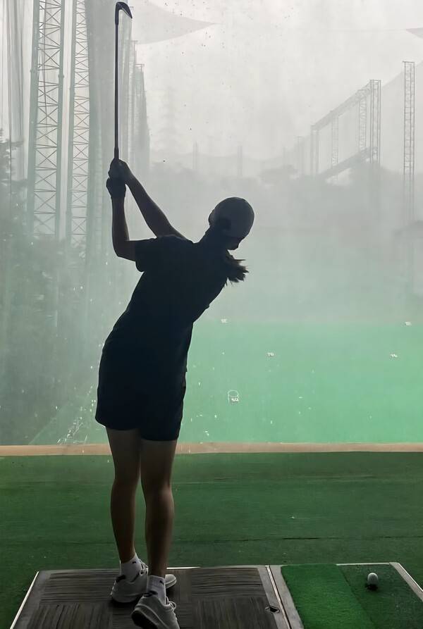 골프 선수로 전향해 스윙 연습을 하는 모습. (사진=박민서 SNS)