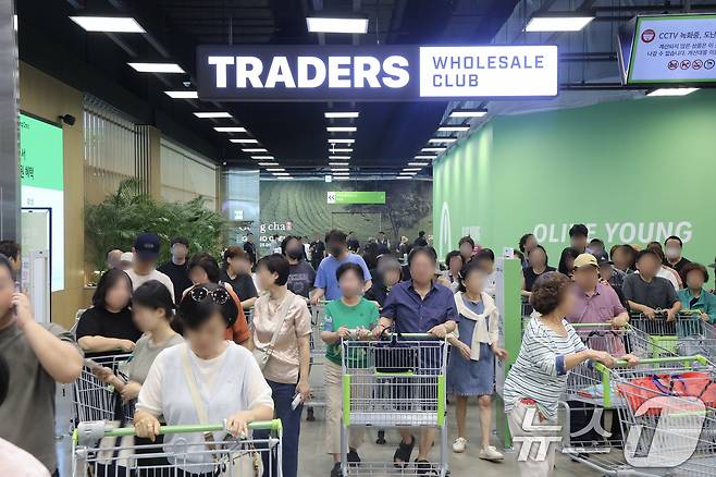 5일 트레이더스 구월점 오픈과 함께 매장을 찾은 고객들 모습. (이마트 제공. 재판매 및 DB 금지) 2025.9.5/뉴스1