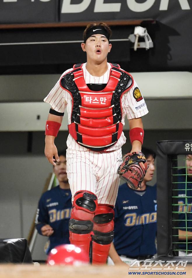 27일 광주 기아챔피언스필드에서 열린 KIA 타이거즈와 NC 다이노스의 경기. 8회초 NC 김형준 타구를 KIA 포수 주효상이 잡아내고 있다. 광주=박재만 기자 pjm@sportschosun.com/2025.09.27/