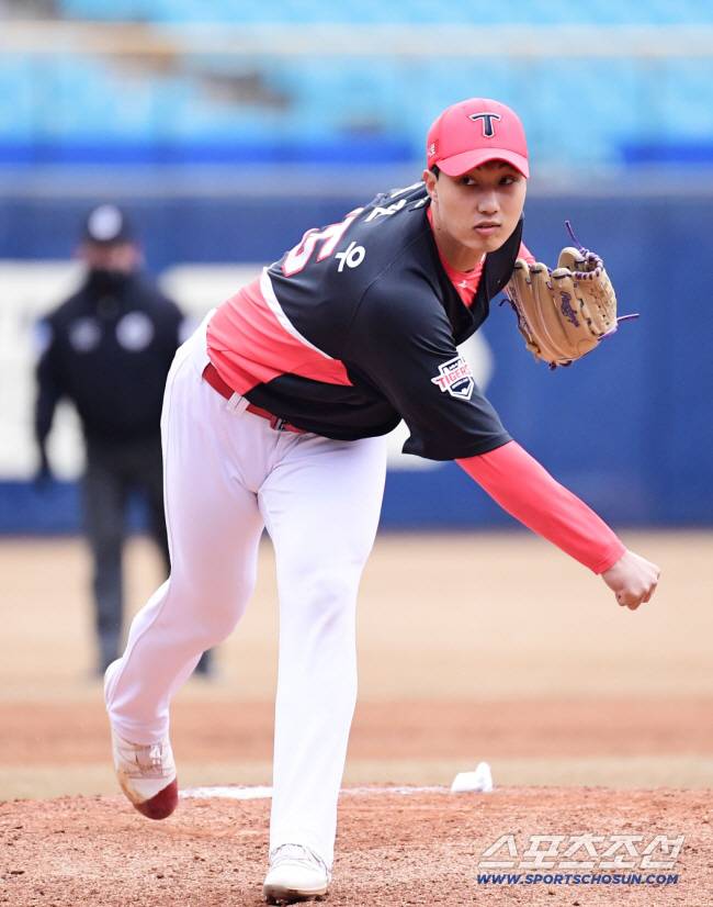 14일 대구삼성라이온즈파크에서 KBO리그 시범경기 삼성과 KIA의 경기가 열렸다. KIA 박건우가 힘차게 투구하고 있다. 대구=송정헌 기자songs@sportschosun.com/2022.03.14/