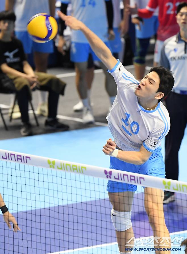 21일 인천 계양체육관에서 열린 V리그 대한항공-OK저축은행전. 대한항공 정지석이 공격하고 있다. 인천=정재근 기자 cjg@sportschosun.com/2025.11.21/