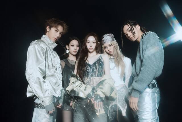 올데이 프로젝트가 17일 신곡 'ONE MORE TIME'을 발표했다. 지난 6월 데뷔하자마자 음원차트를 씹어먹은 지 5개월여 만의 컴백이다. /더블랙레이블