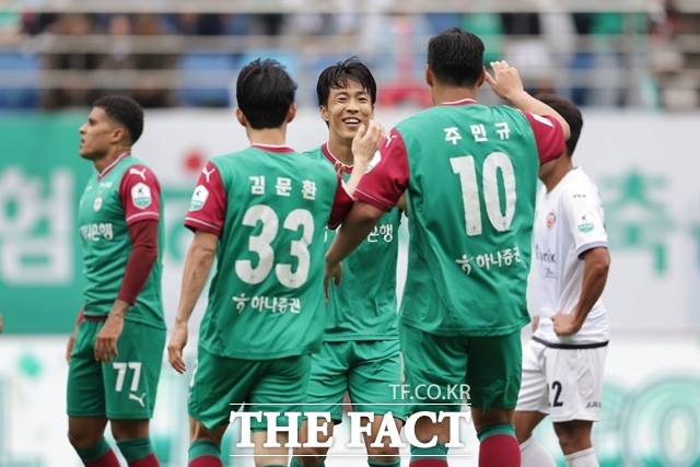 준우승으로 구단 역사 새로 쓰려는 ‘대전’ 선수들./K리그