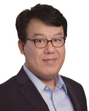 신문섭 - 베인앤드컴퍼니 대표파트너, 서울대 사회교육, 미국 미시간대 EMBA, 현 베인앤드컴퍼니 APAC 하드웨어 반도체 데이터센터  부문 대표