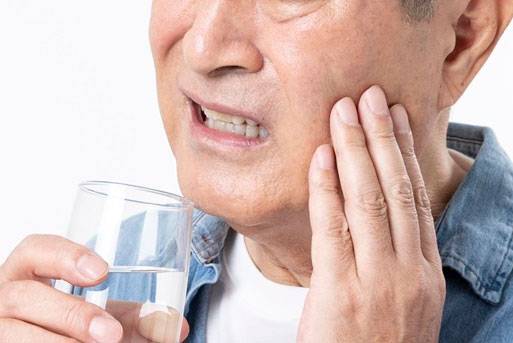 치아가 깨졌다면 치과에서 파절 범위를 진단받아 치료 필요성을 확인하는 게 안전하다./사진=클립아트코리아