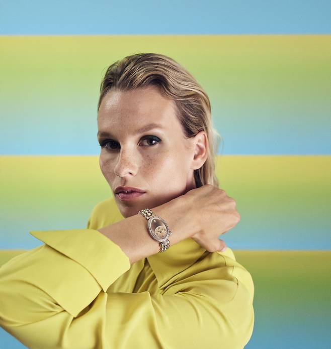 레인 드 네이플 8925를 착용한 모델. 사진 브레게