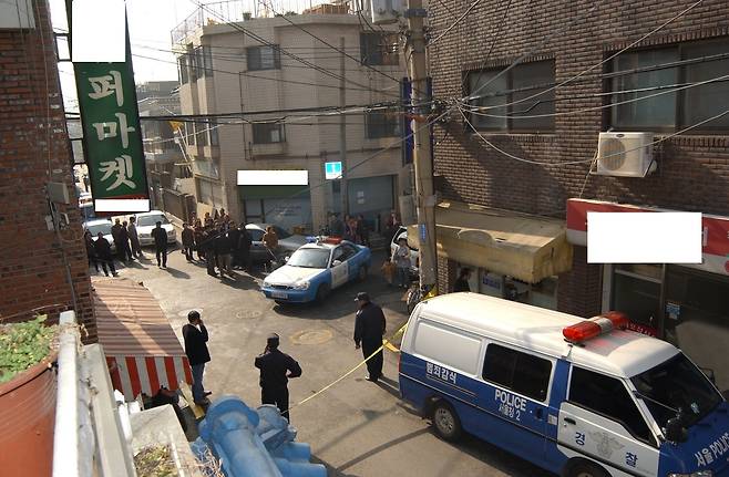 2005년 살해된 채 버려진 여성의 시체가 연달아 발견되자 경찰은 대대적인 수사를 벌였다. 하지만 피의자를 특정하지 못해 미제사건으로 남았다. 서울경찰청 광역수사단