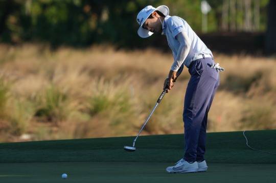 퍼트 시도하는 이소미. 사진[AP=연합뉴스]