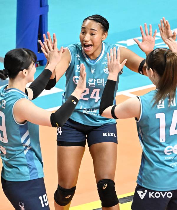 레이나는 네 경기 출전 이후 부상으로 나오지 못하고 있다. 사진 제공=KOVO