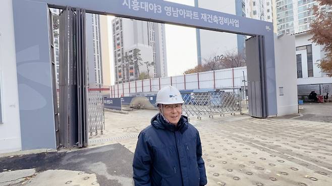 김진철 조합장이 20일 1026세대 e편한세상 시흥 더블스퀘어 현장에서 인사를 했다./사진=권현수기자