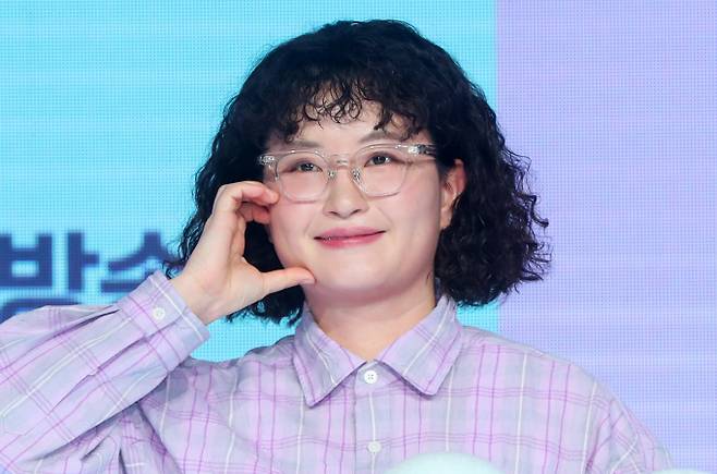 유명 유튜버 이원지가 사무실 환경 공개 이후 도마에 올랐다. 사진은 지난 3월 서울 마포구 쇼킹케이팝센터에서 열린 ENA 예능 프로그램 '지구마불 세계여행3' 제작발표회에 참석한 유튜버 원지. /사진=뉴시스