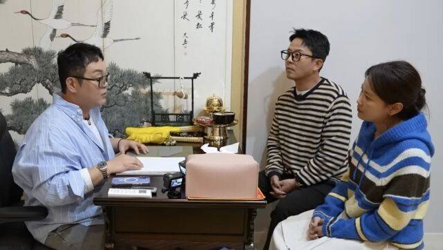 김준호·김지민 부부가 무속인 이건주를 찾아간 모습. / 유튜브 '준호 지민' 화면 캡처