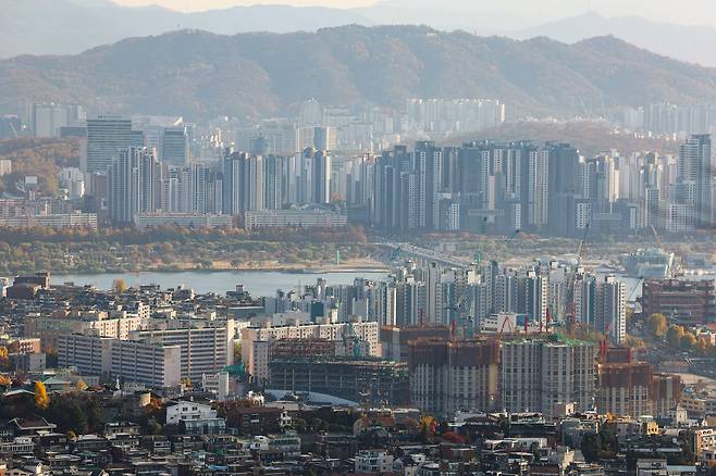 서울 남산에서 바라본 서울 시내 아파트. [연합]