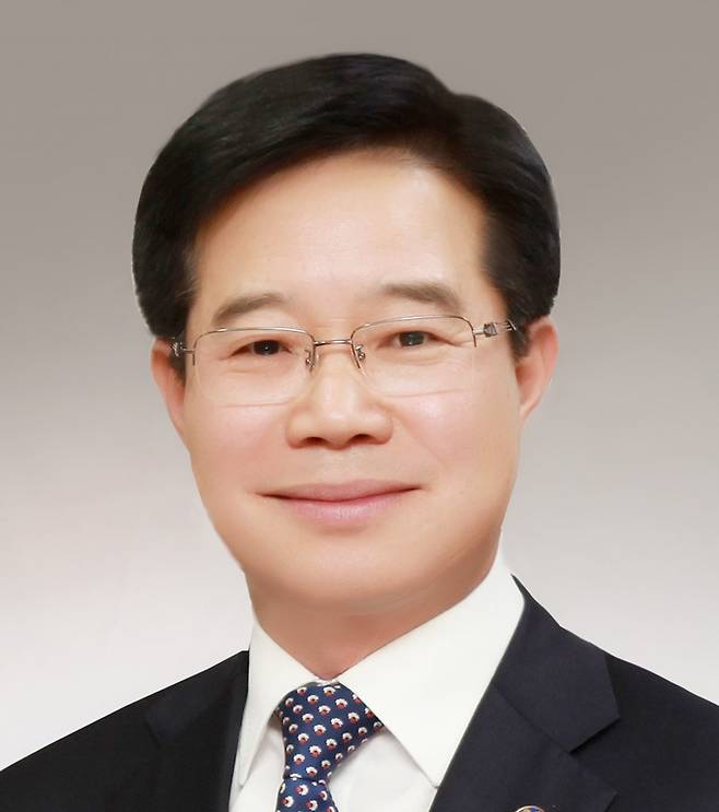 정부가 넉 달 넘게 공석이던 주캄보디아 대사 자리에 김창룡 전 경찰청장을 내정한 것으로 파악됐다. 경찰청장 출신이 주재국 대사로 임명되는 것은 이번이 처음이다. [연합]