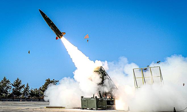육군의 한국형전술지대지미사일(KTSSM)이 발사되고 있다. 세계일보 자료사진