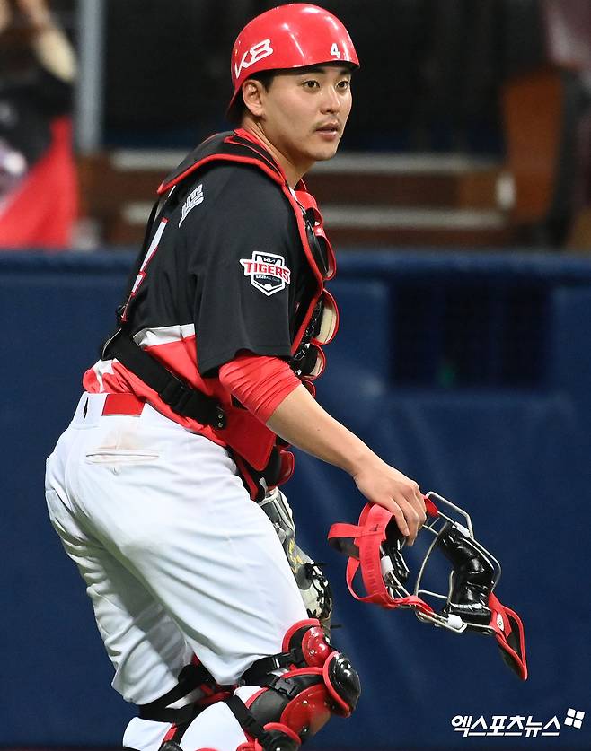 22일 오후 서울시 구로구 고척스카이돔에서 열린 ’2022 신한은행 SOL KBO리그’ KIA 타이거즈와 키움 히어로즈의 경기, 7회말 2사 1,2루 KIA 한승택이 장현식의 폭투때 2루로 향하는 키움 이병규를 정확한 송구로 잡아낸 후 더그아웃으로 향하고 있다. 엑스포츠뉴스 DB