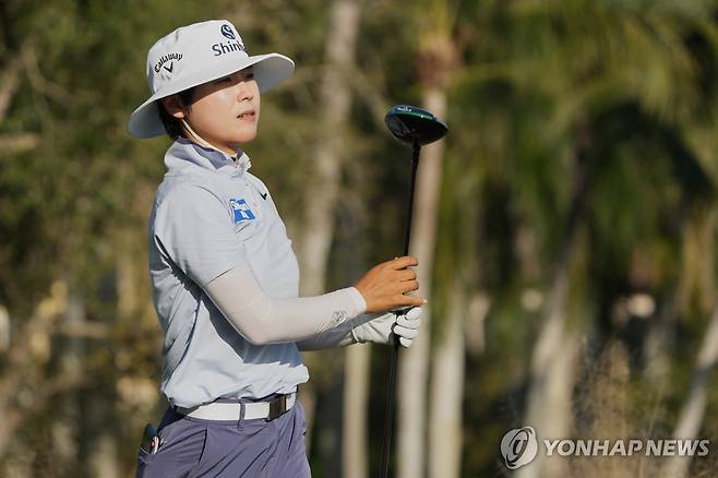 티샷 바라보는 이소미 [AP=연합뉴스]