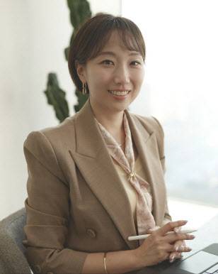 최희유 청아세무회계 대표 세무사, 한국세무사회 미디어 홍보위원 간사, 인천경제자유구역 홍보위원, 인천아트페어 자문위원, 유튜브 ‘최희유의 세금살롱’운영